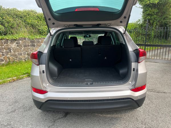 Hyundai Tucson 1.7d Premium. New NCT 01/27 356236352