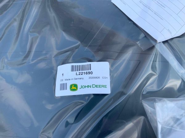 UNUSED JOHN DEERE 20/30 SERIES  MUDGUARDS. 356293626