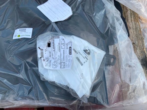 UNUSED JOHN DEERE 20/30 SERIES  MUDGUARDS. 356293627