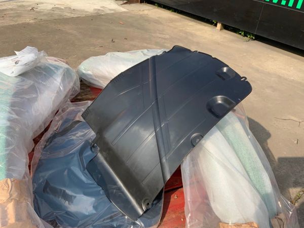 UNUSED JOHN DEERE 20/30 SERIES  MUDGUARDS. 356293628