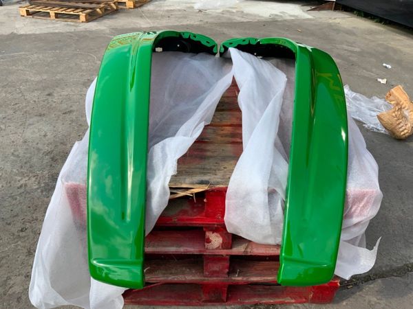 UNUSED JOHN DEERE 20/30 SERIES  MUDGUARDS. 356293635