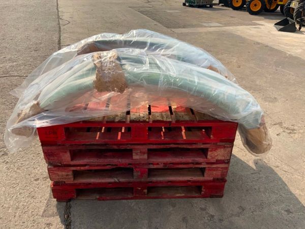 UNUSED JOHN DEERE 20/30 SERIES  MUDGUARDS. 356293630