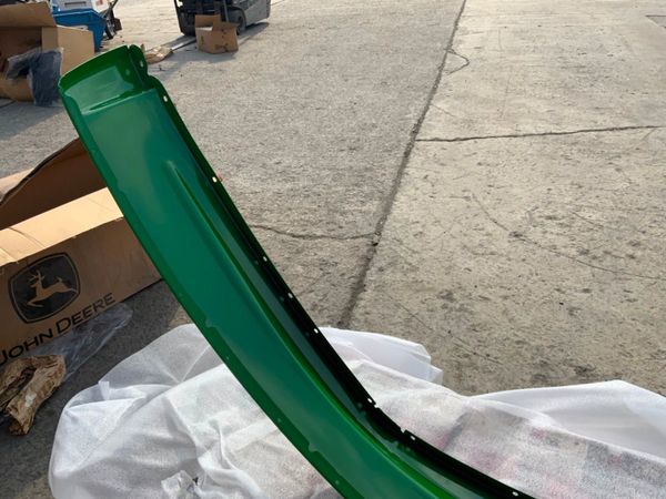 UNUSED JOHN DEERE 20/30 SERIES  MUDGUARDS. 356293644