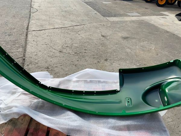 UNUSED JOHN DEERE 20/30 SERIES  MUDGUARDS. 356293645