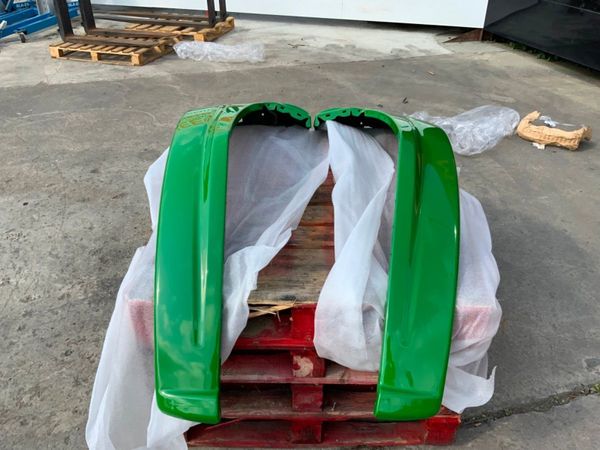 UNUSED JOHN DEERE 20/30 SERIES  MUDGUARDS. 356293642
