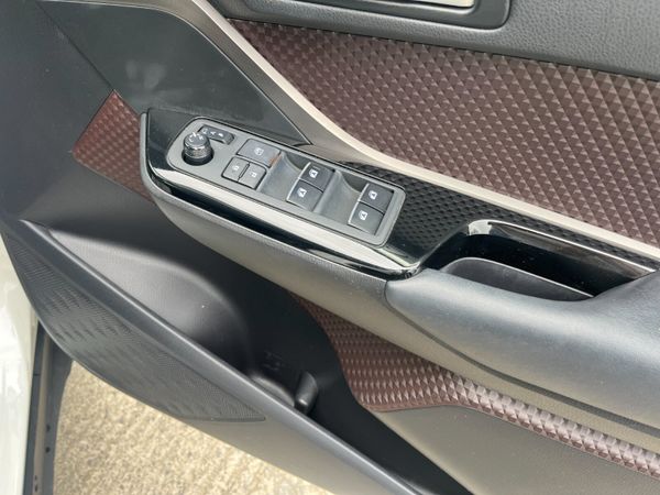 TOYOTA C-HR 2017, 1.8 HYBRID AUTO HIGH SPEC 356331443