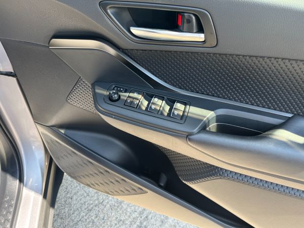 TOYOTA C-HR 2018, 1.8 HYBRID AUTO LOW KMS 356438999