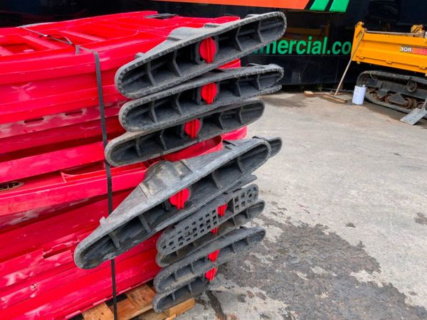 20 of  PEDESTRIAN  PLASTIC BARRIERS......5679. 356444405