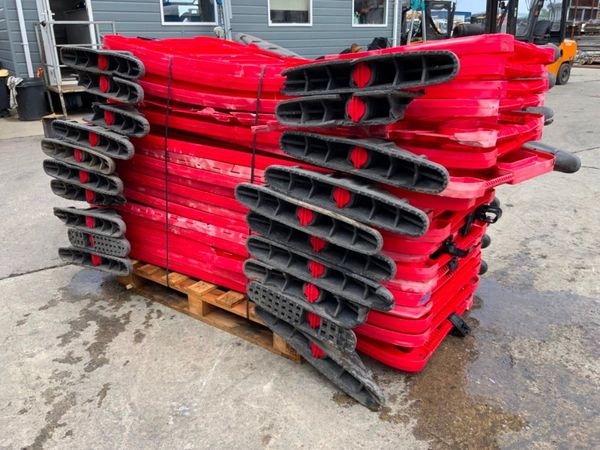 20 of  PEDESTRIAN  PLASTIC BARRIERS......5679. 356444401