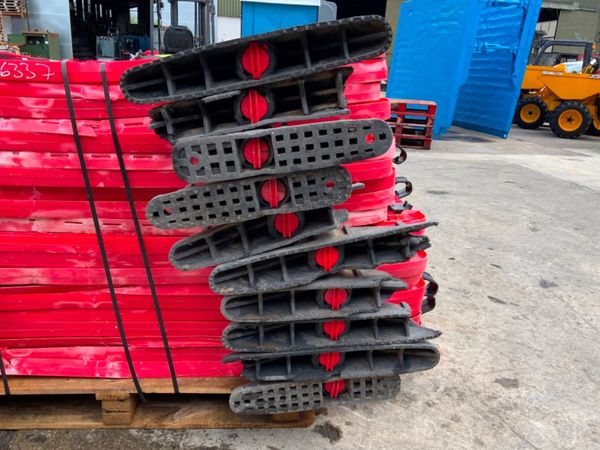 20 of  PEDESTRIAN  PLASTIC  BARRIERS ....6337. 356444511