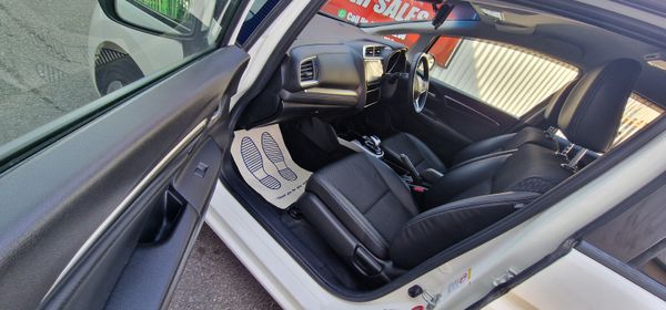 Honda fit Hybrid 356570714