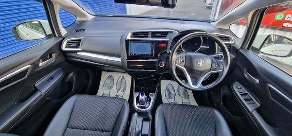 Honda fit Hybrid 356570712