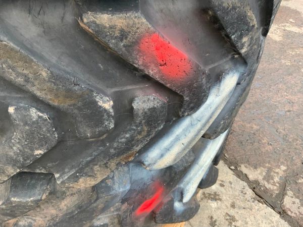 400 x 80 x 24 BKT TELEPORTER AGRI TYRES......4375. 356696978