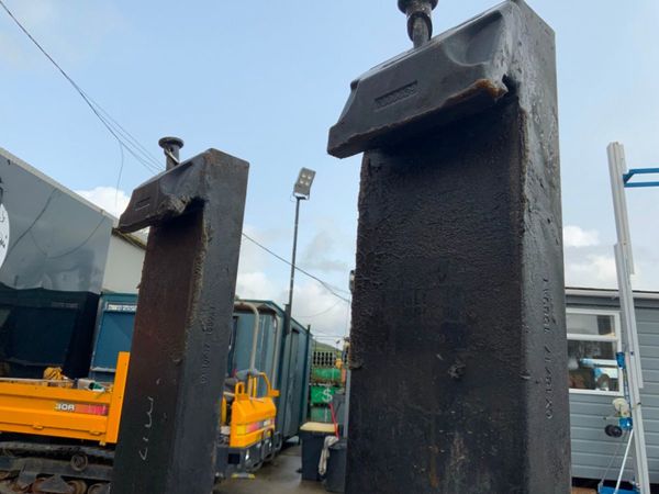 1200mm x 800mm CLASS 4 FORKS......5/7 TONNE. 356702585
