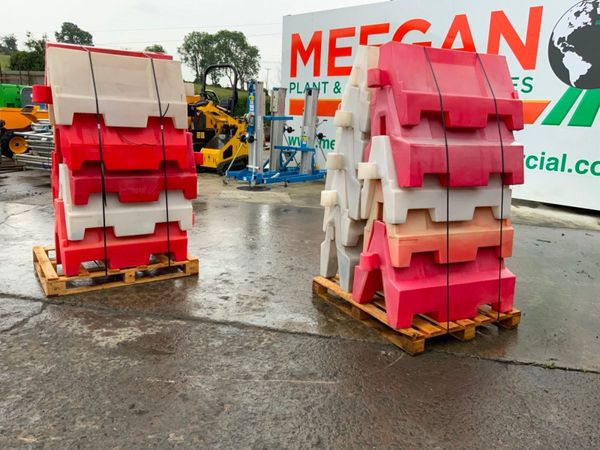 WATER FILL TYPE  PVC PEDESTRIAN BARRIERS. 356910886