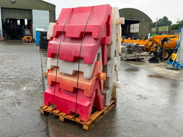 WATER FILL TYPE  PVC PEDESTRIAN BARRIERS. 356910888
