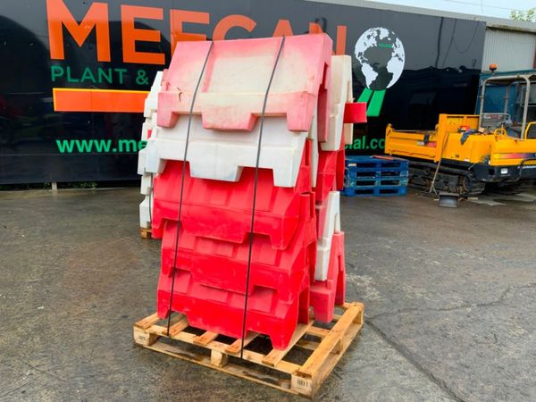 WATER FILL TYPE  PVC PEDESTRIAN BARRIERS. 356910894