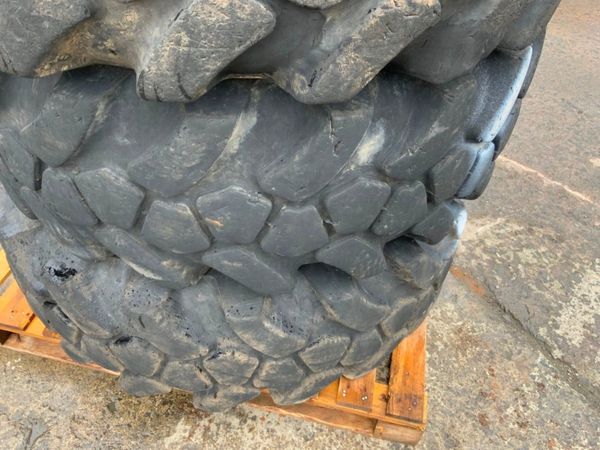 JCB SITE MASTER 15.5 x 25 TELEPORTER TYRES....440 356913076