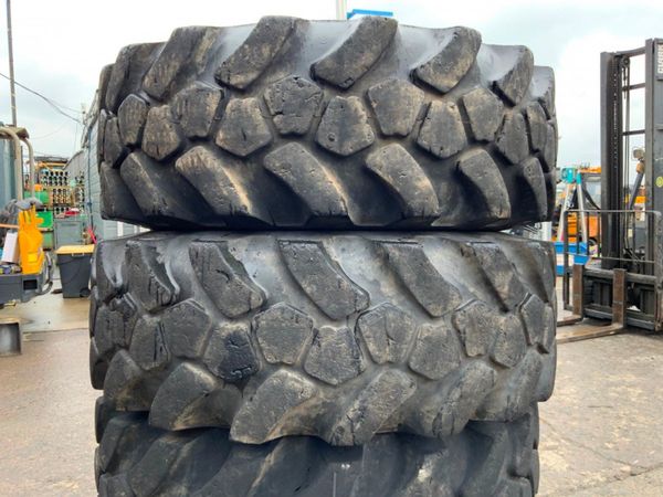 JCB SITE MASTER 15.5 x 25 TELEPORTER TYRES....440 356913077