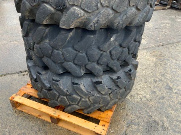 JCB SITE MASTER 15.5 x 25 TELEPORTER TYRES....440 356913078