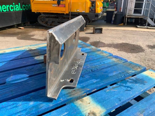 MINI SKID STEER LOADER ATTACHMENT HEAD STOCK 357015638