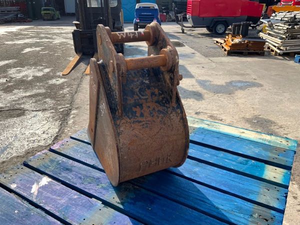12" MINI DIGGER BUCKET........35mm PINS........23 357015718