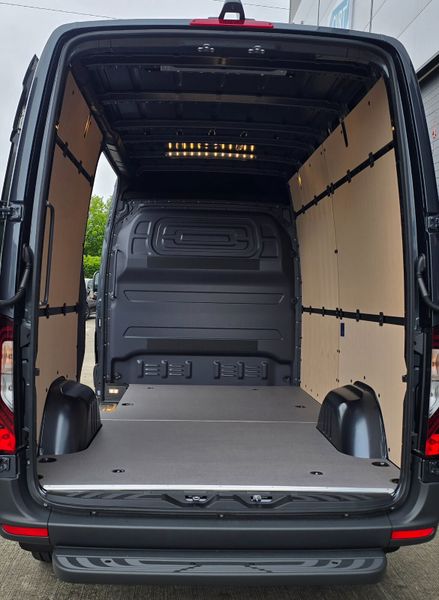 Sprinter 30 Year Premium Edition 319/36 Select A/T 357018896