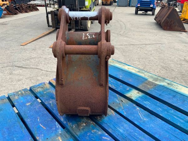 11" MINI DIGGER BUCKET....35mm PINS.....237w 357049819