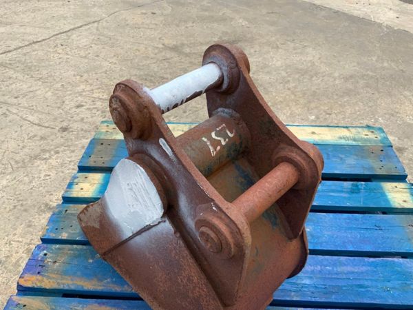 11" MINI DIGGER BUCKET....35mm PINS.....237w 357049821