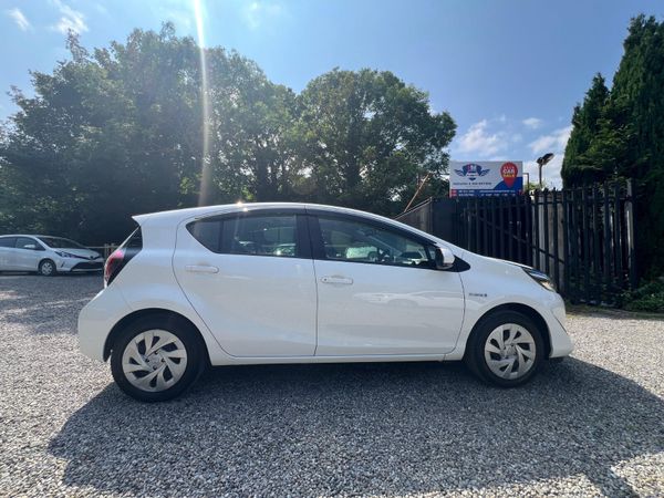 2019 Toyota Aqua Hybrid( Immobiliser fitted) 357059417