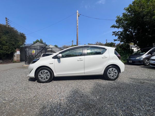 2019 Toyota Aqua Hybrid( Immobiliser fitted) 357059418