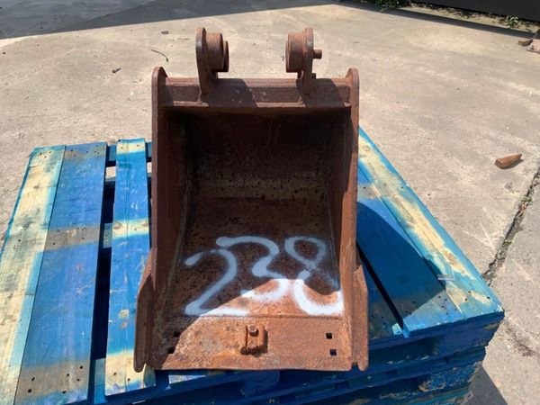 18"  JCB MINI DIGGER BUCKET...35mm PINS.....238w.. 357050796