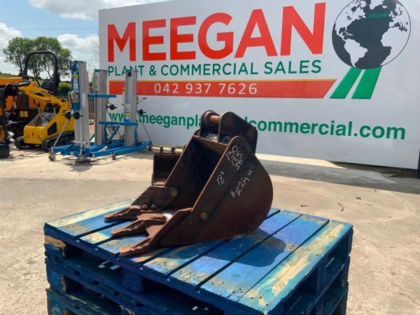 18" JCB DIGGING BUCKET.....35mm PINS.......224w. 357053007