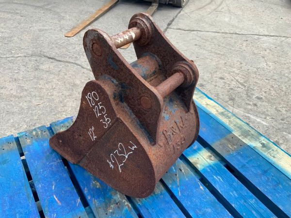 12"  MINI DIGGER BUCKET.....35mm PINS.......232w. 357060375