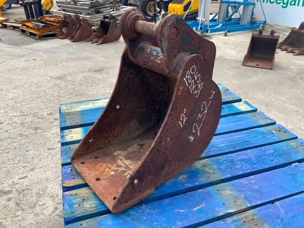 12"  MINI DIGGER BUCKET.....35mm PINS.......232w. 357060377