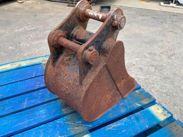 12"  MINI DIGGER BUCKET.....35mm PINS.......232w. 357060373