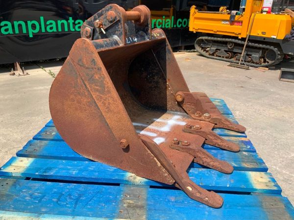 24" JCB DIGGING BUCKET....35mm PINS......214w. 357061187