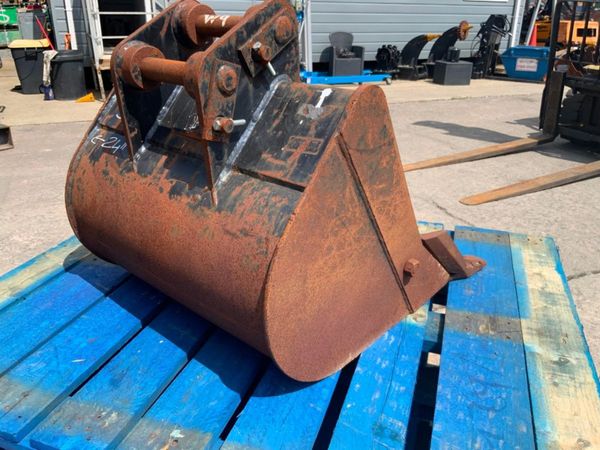 24" JCB DIGGING BUCKET....35mm PINS......214w. 357061188