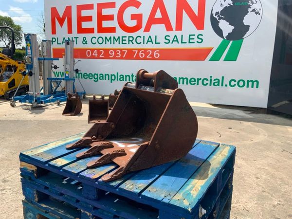 24" JCB DIGGING BUCKET....35mm PINS......214w. 357061194