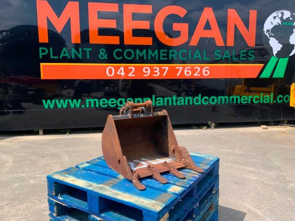 24" JCB DIGGING BUCKET....35mm PINS......214w. 357061197