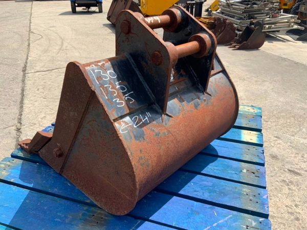 24" JCB DIGGING BUCKET....35mm PINS......214w. 357061192