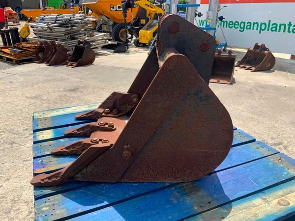 24" JCB DIGGING BUCKET....35mm PINS......214w. 357061193