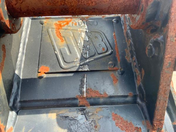 12" JCB MINI DIGGER  BUCKET......35mm PINS.....22 357134978
