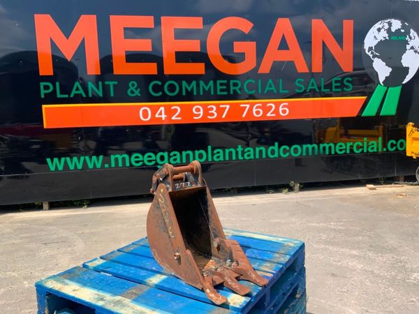 12" JCB MINI DIGGER  BUCKET......35mm PINS.....22 357134984