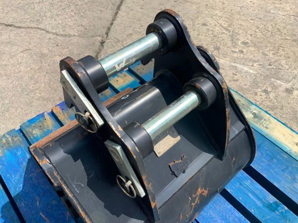 UNUSED 18" RHINOX BUCKET......35mm PINS.......209w 357135135