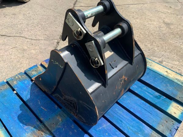 UNUSED 18" RHINOX BUCKET......35mm PINS.......209w 357135136