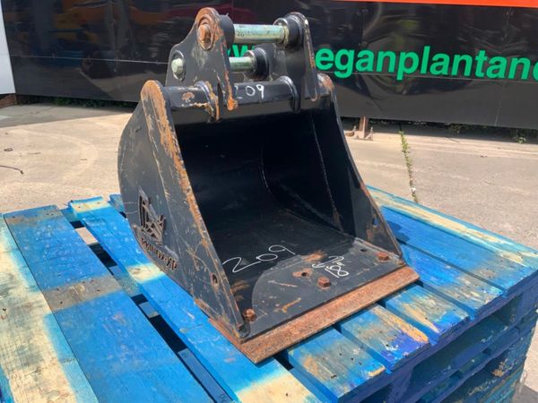 UNUSED 18" RHINOX BUCKET......35mm PINS.......209w 357135140