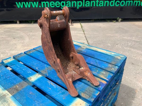 9" DRAINAGE DIGGING BUCKET....35mm PINS.....235w. 357137056