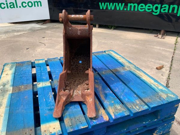 9" DRAINAGE DIGGING BUCKET....35mm PINS.....235w. 357137057