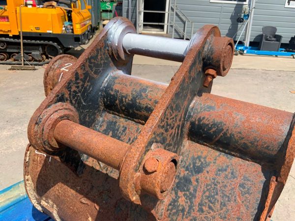 24" MINI DIGGER BUCKET....45mm PINS.....192w. 357137228